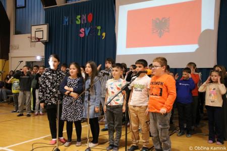 Otroci Osnovne šole Marije Vere Mi smo svet, mi smo otroci (62)